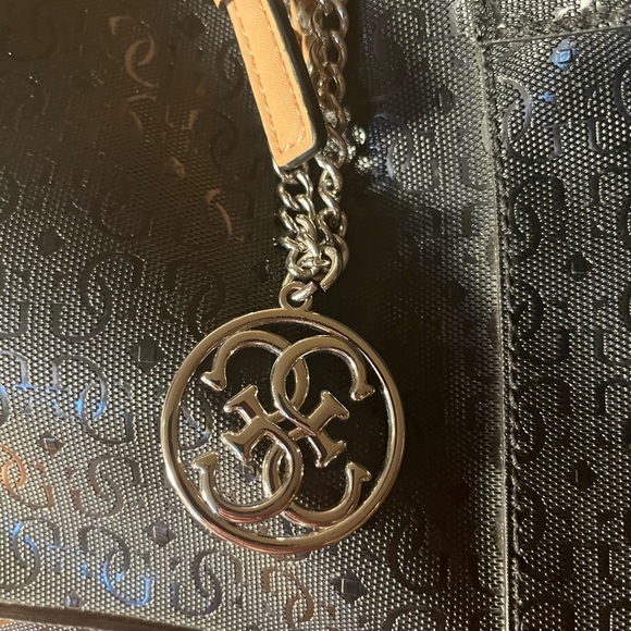 Guess Purse - Picture 3 of 9